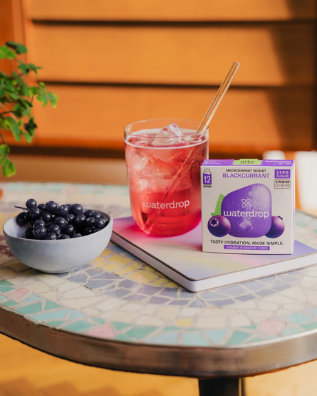 Elektrolity Waterdrop Microdrink Boost o smaku czarnej porzeczki x12